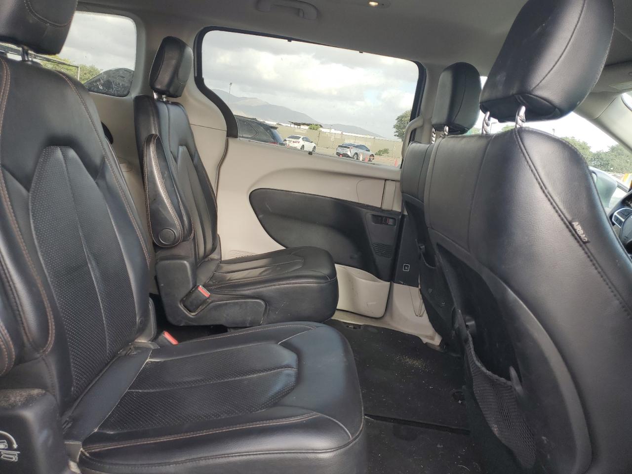 2019 Chrysler Pacifica Touring L VIN: 2C4RC1BG4KR603475 Lot: 82464465