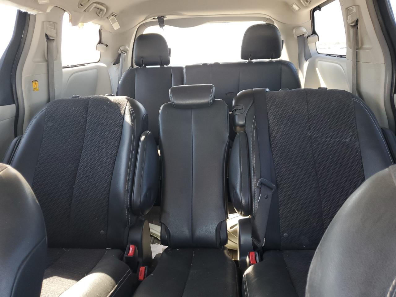 2011 Toyota Sienna Sport VIN: 5TDXK3DC4BS032058 Lot: 86134585