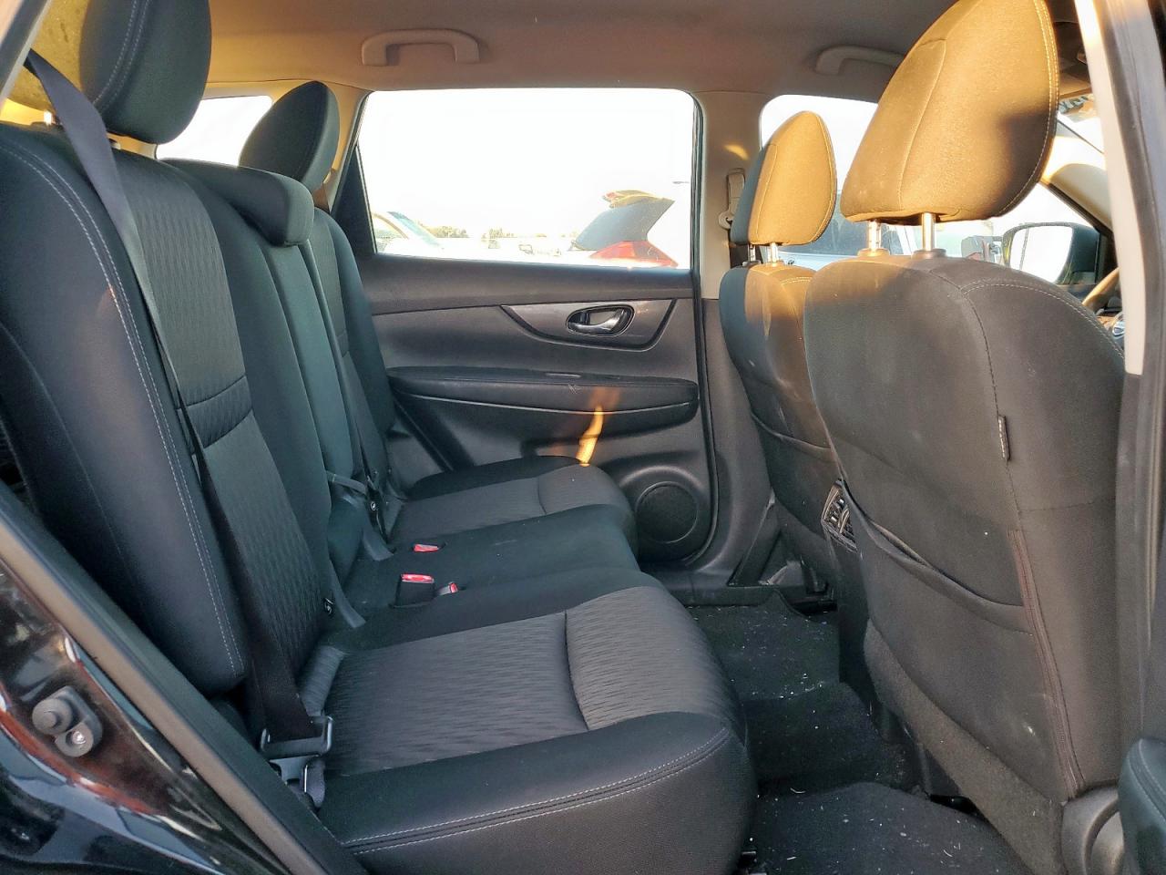 2017 Nissan Rogue S VIN: KNMAT2MT2HP599398 Lot: 84981225