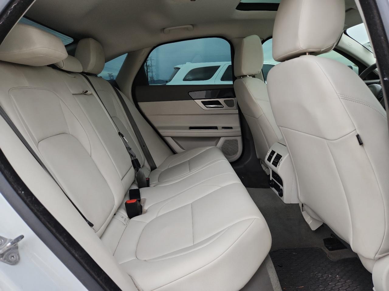 2016 Jaguar Xf Premium VIN: SAJBJ4BV5GCY21305 Lot: 82321425