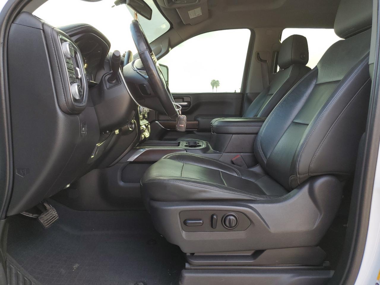 Leo VIN: 1GT49NEY0LF131983 Lot: 89566375