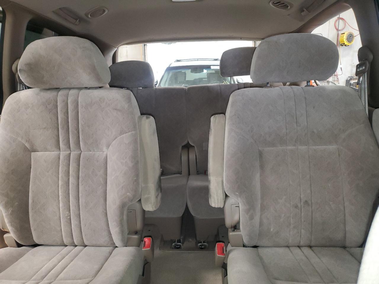 2000 Toyota Sienna Le VIN: 4T3ZF13C0YU238665 Lot: 82257435