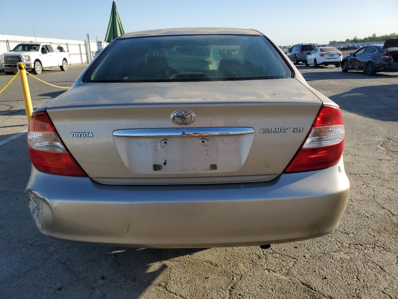 2004 Toyota Camry Le VIN: JTDBE32K140255496 Lot: 83874805
