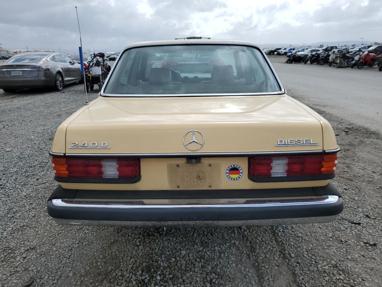 1982 Mercedes-Benz 240 D VIN: WDBAB23A5CB311686 Lot: 86339105