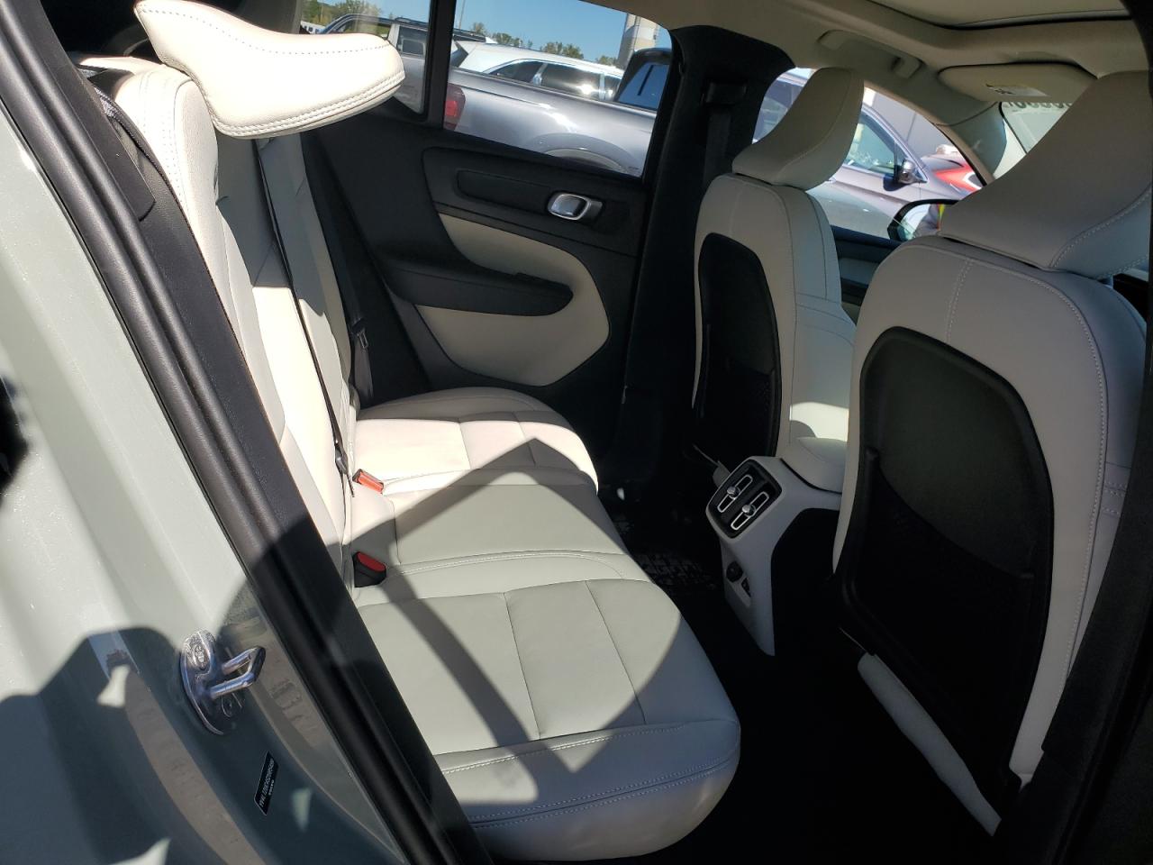 2025 Volvo Xc40 Plus VIN: YV4L12UC4S2605489 Lot: 82665585