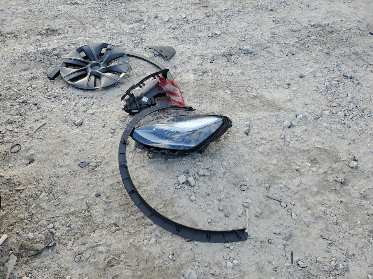 2025 Tesla Model Y VIN: 7SAYGDED6SF319251 Lot: 82600045