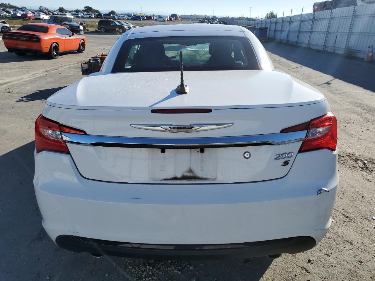 2014 Chrysler 200 S VIN: 1C3BCBGG2EN135073 Lot: 82569885