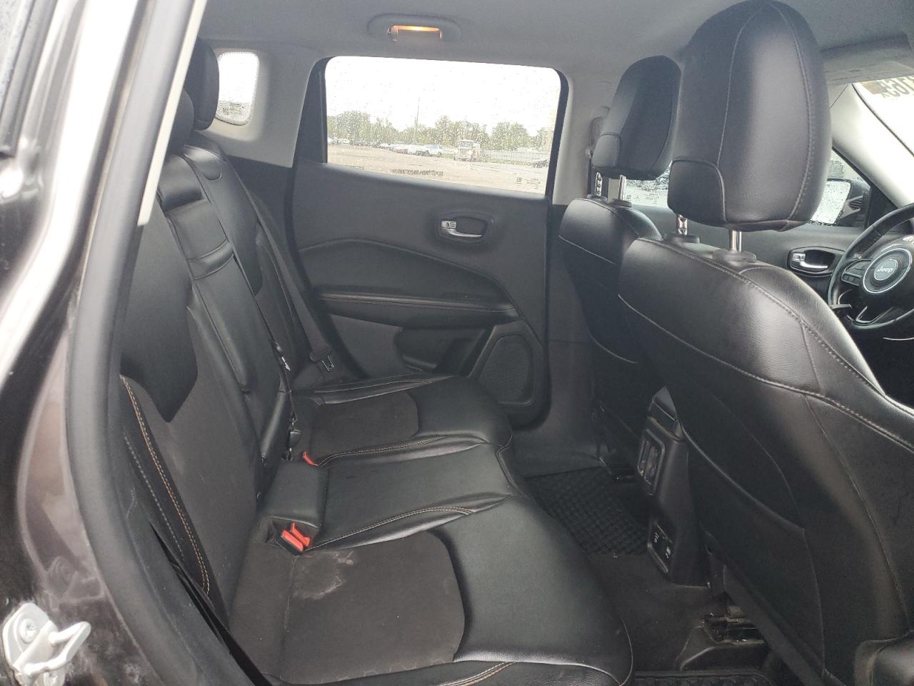 2018 Jeep Compass Latitude VIN: 3C4NJDBB5JT392759 Lot: 82303165