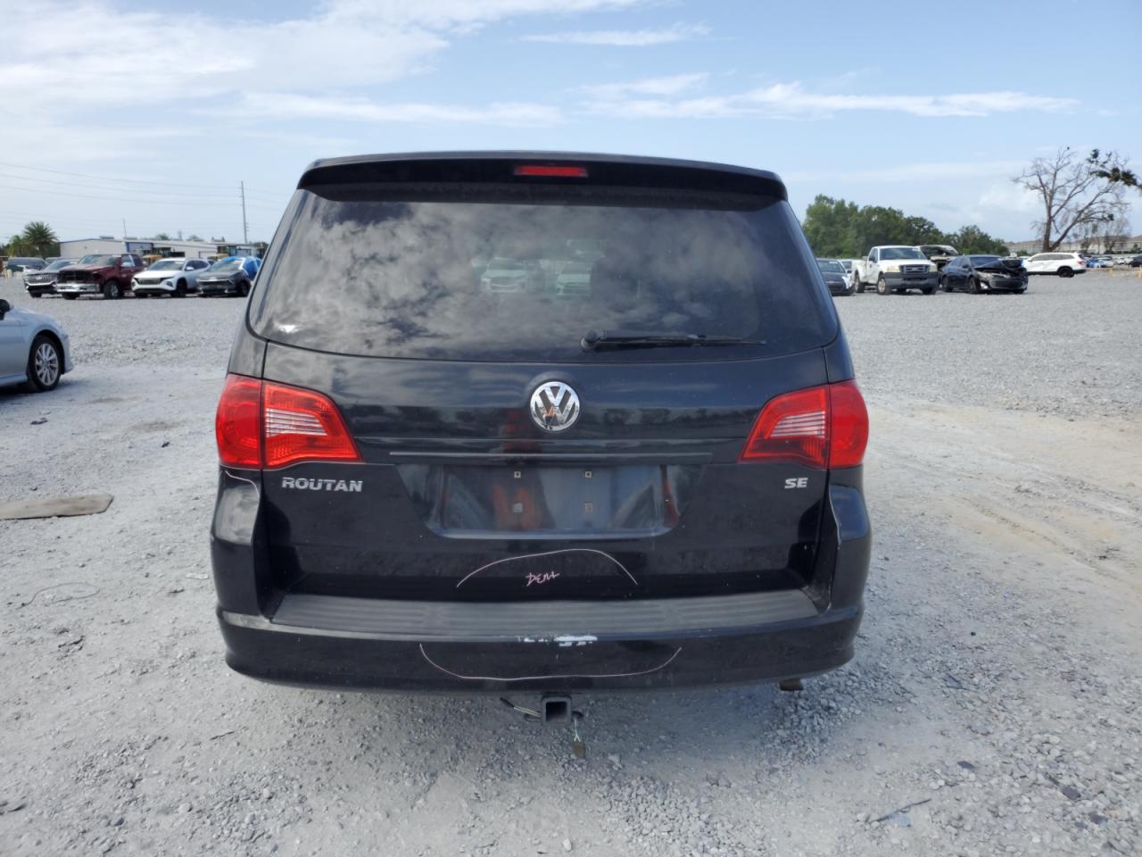 2010 Volkswagen Routan Se VIN: 2V4RW3D13AR322736 Lot: 84629865