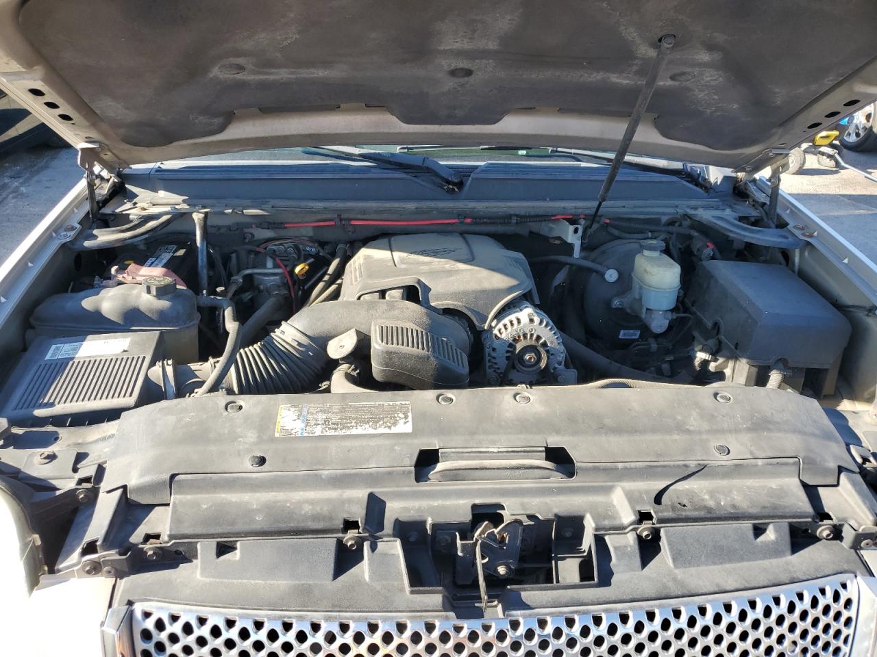 2008 GMC Yukon Denali VIN: 1GKEC638X8J251832 Lot: 89730875