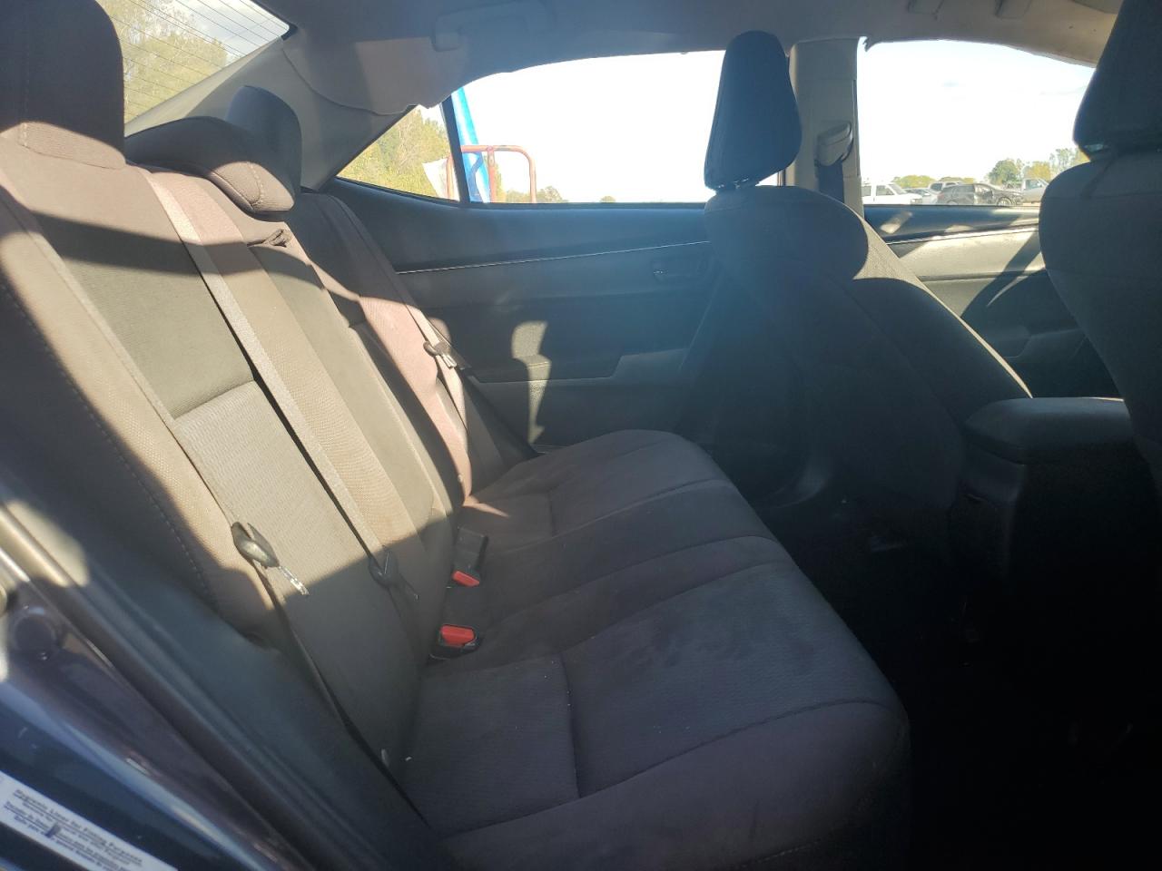 2017 Toyota Corolla L VIN: 5YFBURHE1HP605566 Lot: 86124705