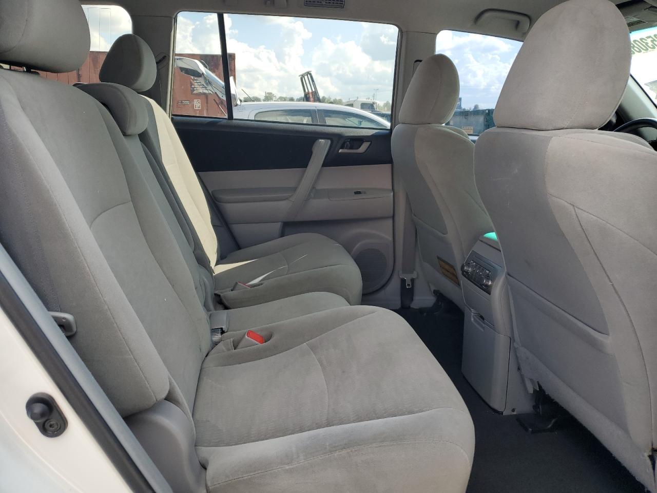 2011 Toyota Highlander Base VIN: 5TDZK3EH8BS037363 Lot: 85853085