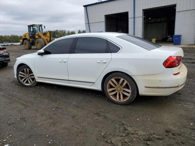  VOLKSWAGEN PASSAT 2017 Белы
