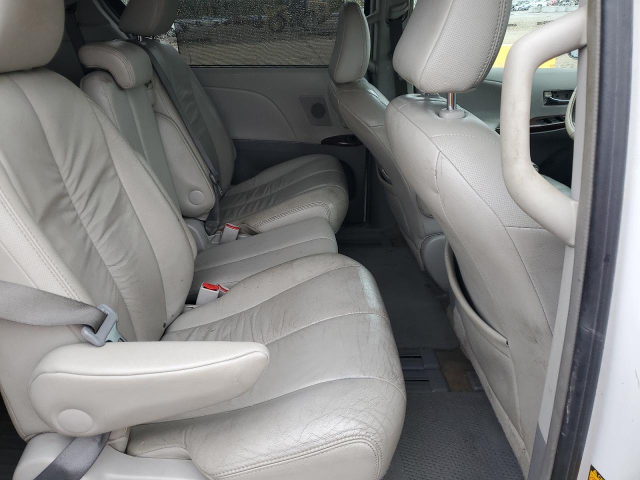 2012 Toyota Sienna Xle VIN: 5TDYK3DC4CS208158 Lot: 82294445