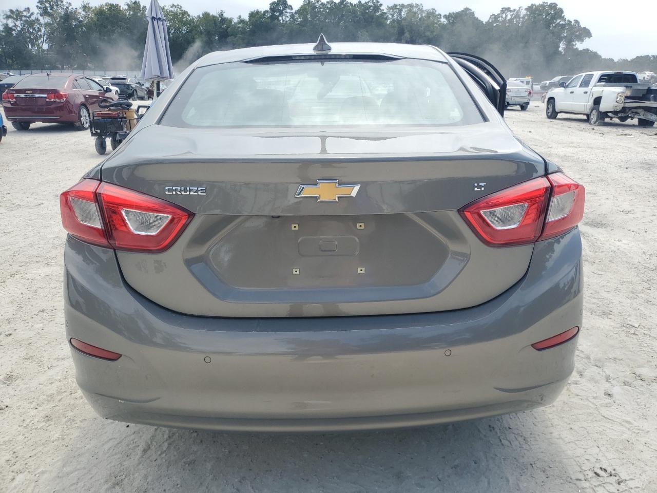 2019 Chevrolet Cruze Lt VIN: 1G1BE5SM7K7118699 Lot: 84070405