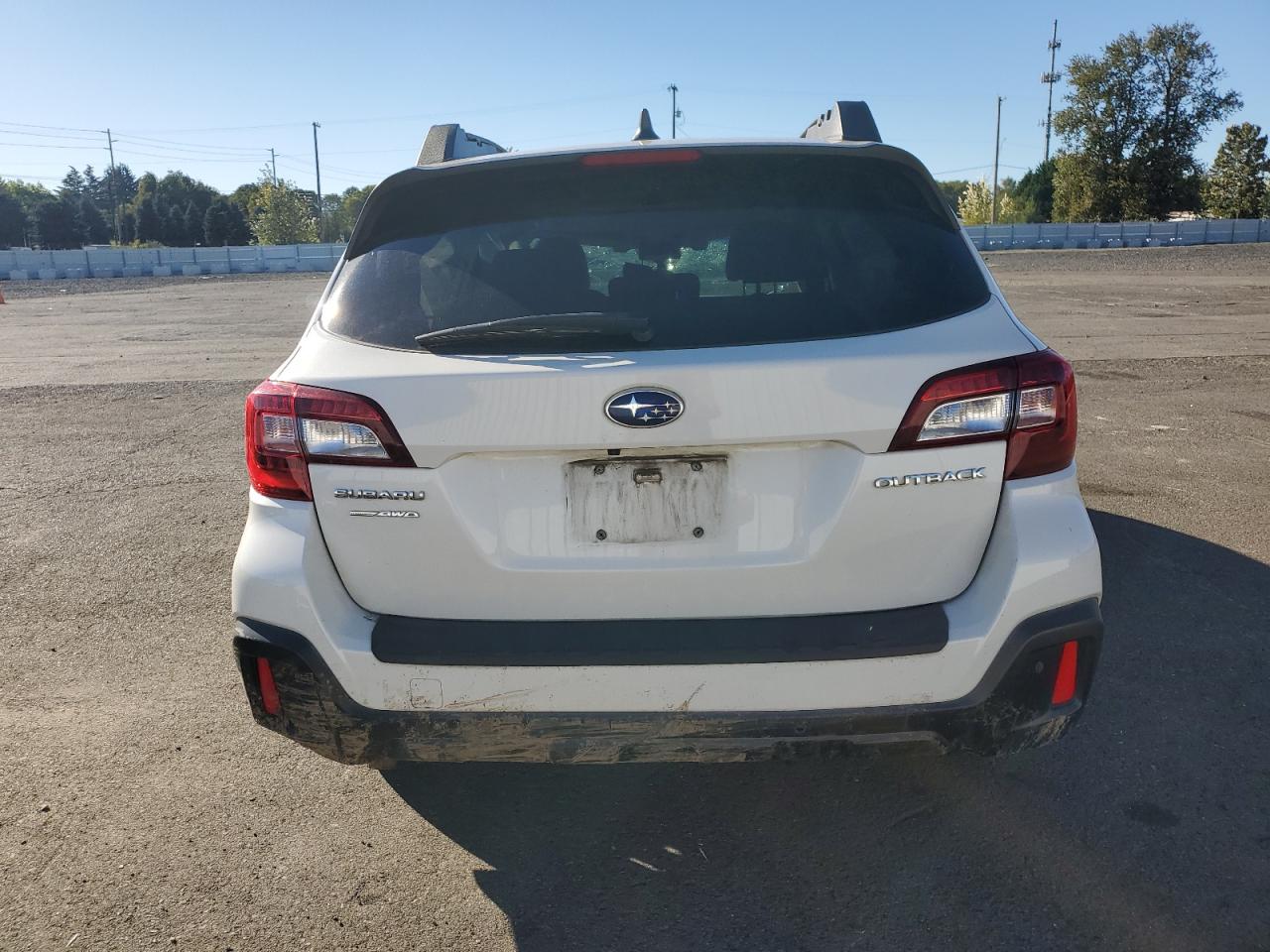 2018 Subaru Outback 2.5I Limited VIN: 4S4BSANC5J3233718 Lot: 85504155