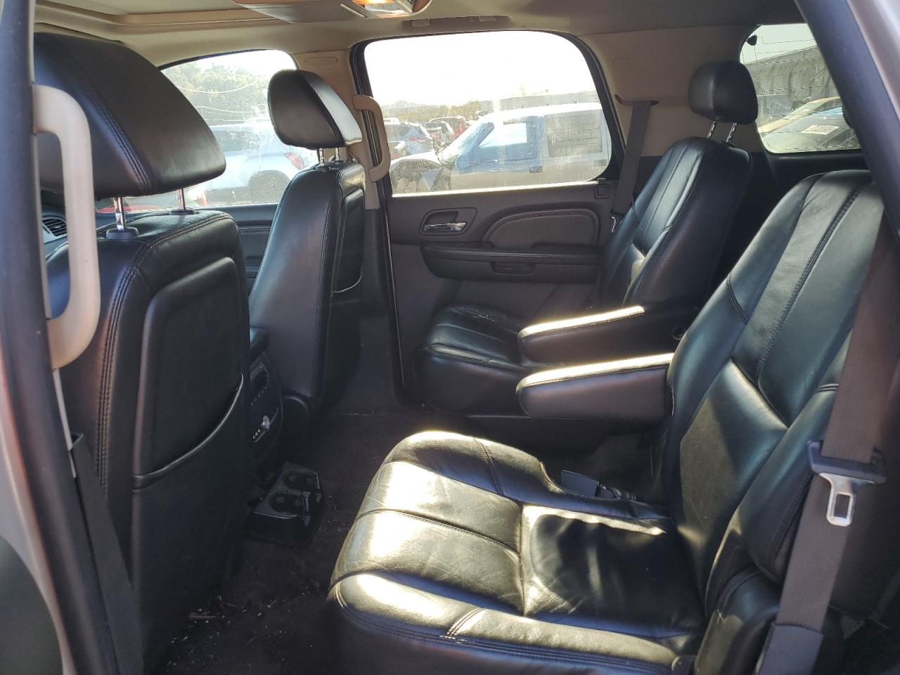 2008 GMC Yukon Denali VIN: 1GKEC638X8J251832 Lot: 89730875