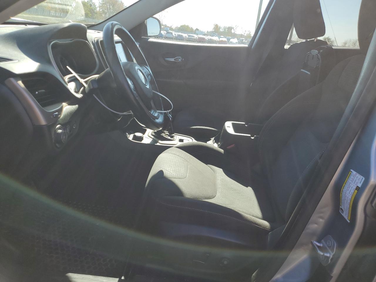 2016 Jeep Cherokee Latitude VIN: 1C4PJMCS3GW223690 Lot: 90097415