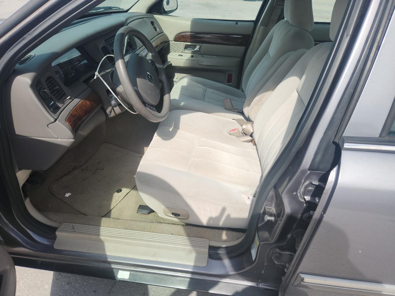 2006 Mercury Grand Marquis Gs VIN: 2MEFM74V06X626962 Lot: 81994995