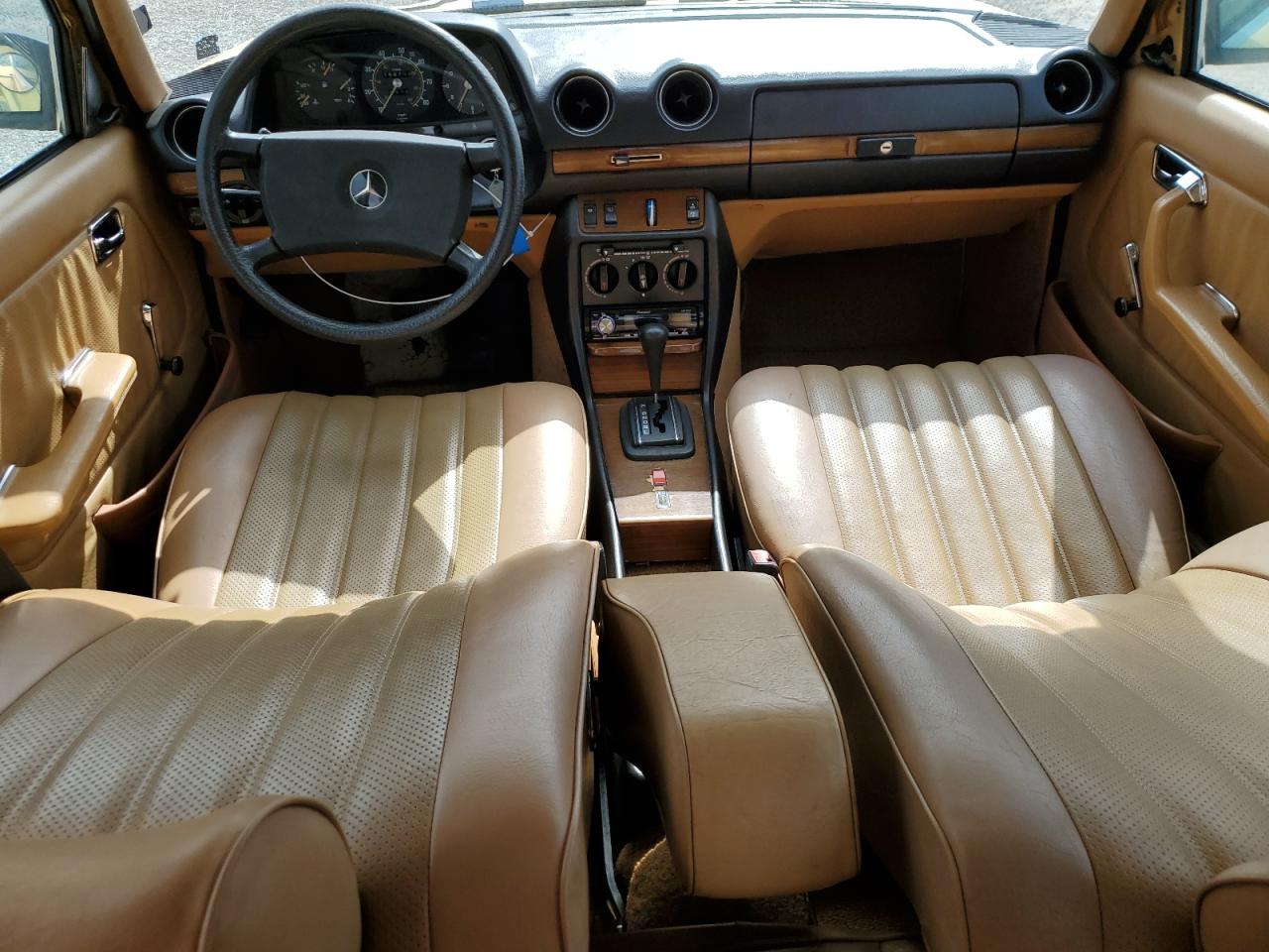 1982 Mercedes-Benz 240 D VIN: WDBAB23A5CB311686 Lot: 86339105