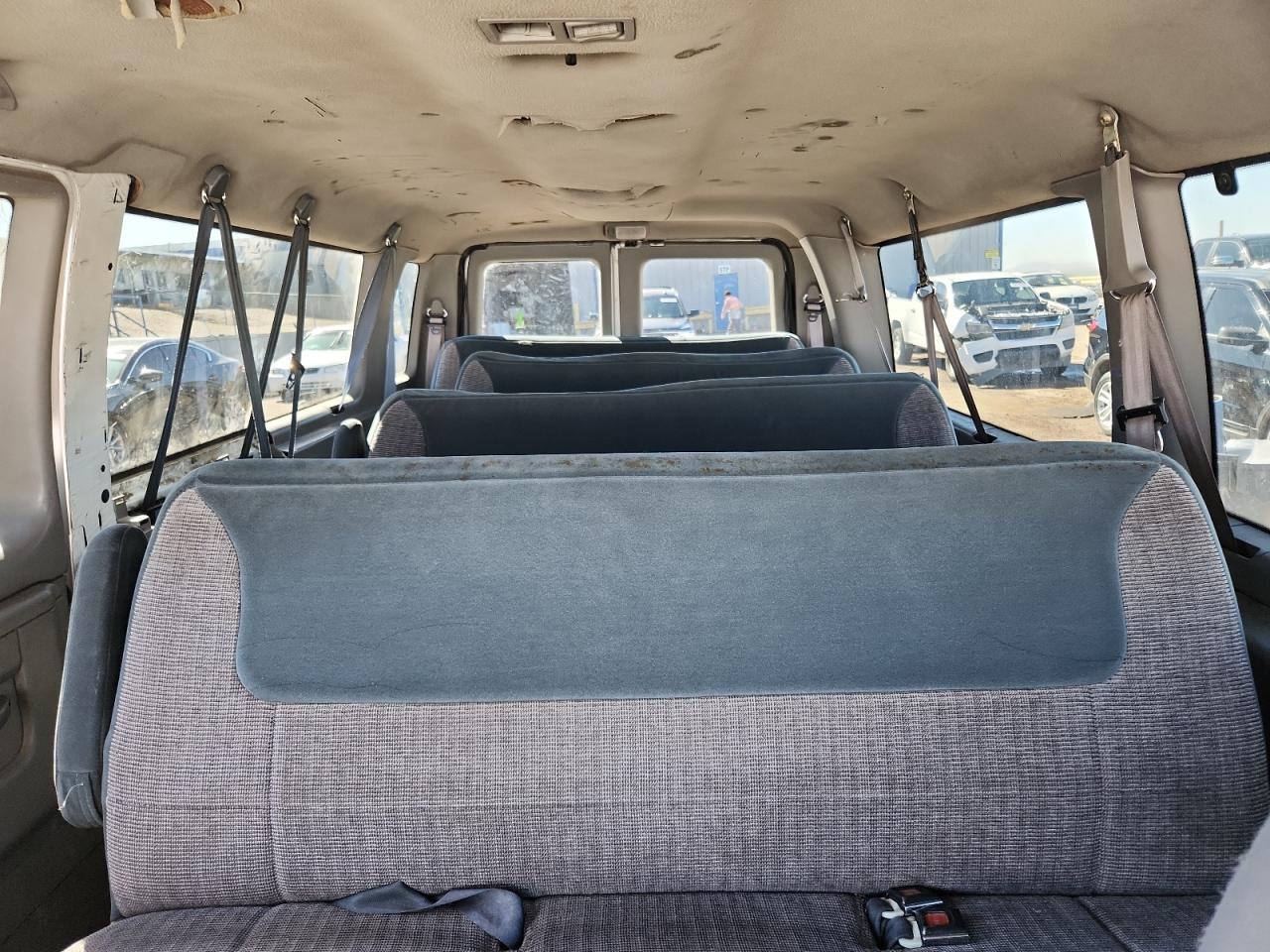 2000 Ford Econoline E350 Super Duty Wagon VIN: 1FBSS31S9YHA60154 Lot: 86685945