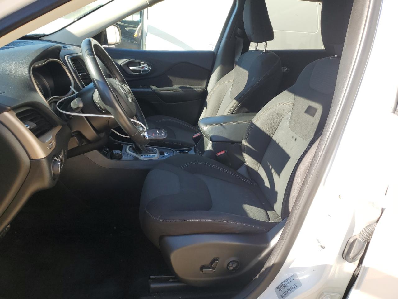 2015 Jeep Cherokee Latitude VIN: 1C4PJMCS4FW787671 Lot: 85706095