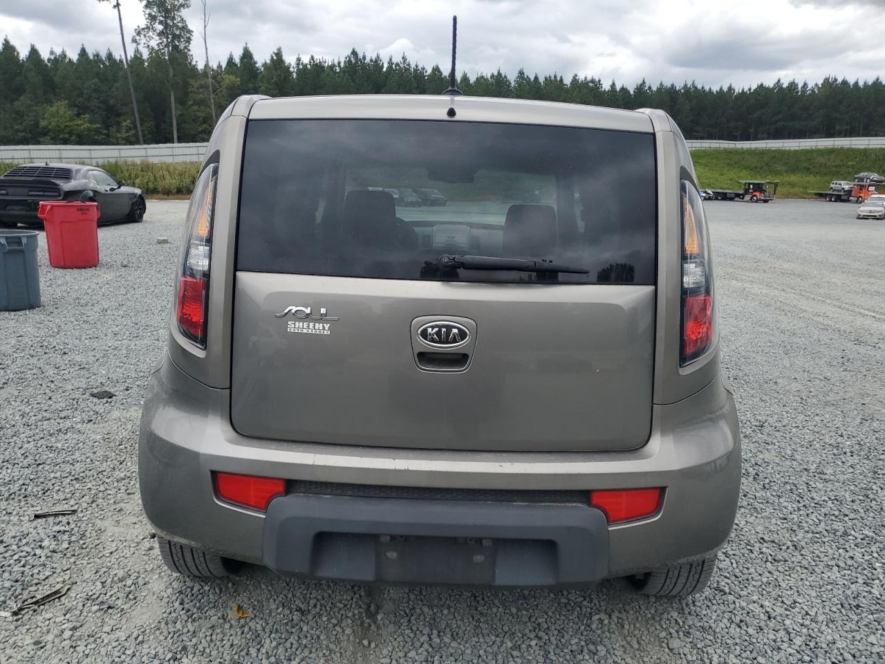 2010 Kia Soul + VIN: KNDJT2A20A7168575 Lot: 82276475