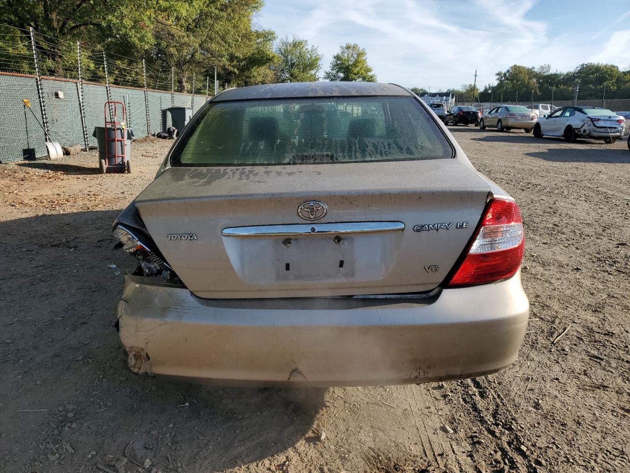 2003 Toyota Camry Le VIN: 4T1BF32K13U556835 Lot: 84925045