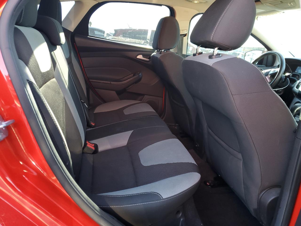 2014 Ford Focus Se VIN: 1FADP3K28EL271154 Lot: 87057675
