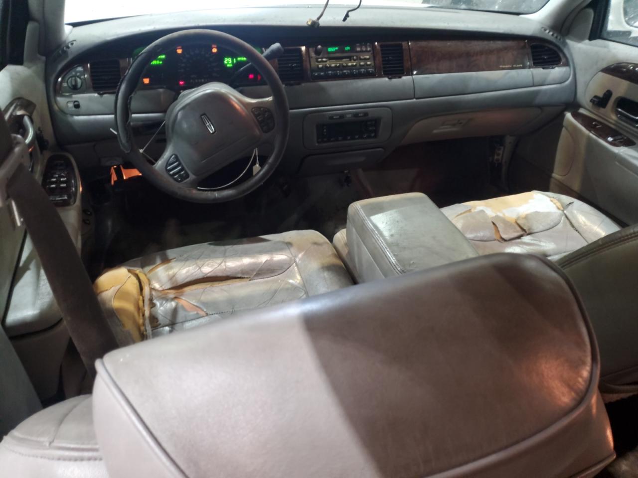 1999 Lincoln Town Car Signature VIN: 1LNHM82W5XY699947 Lot: 89898835