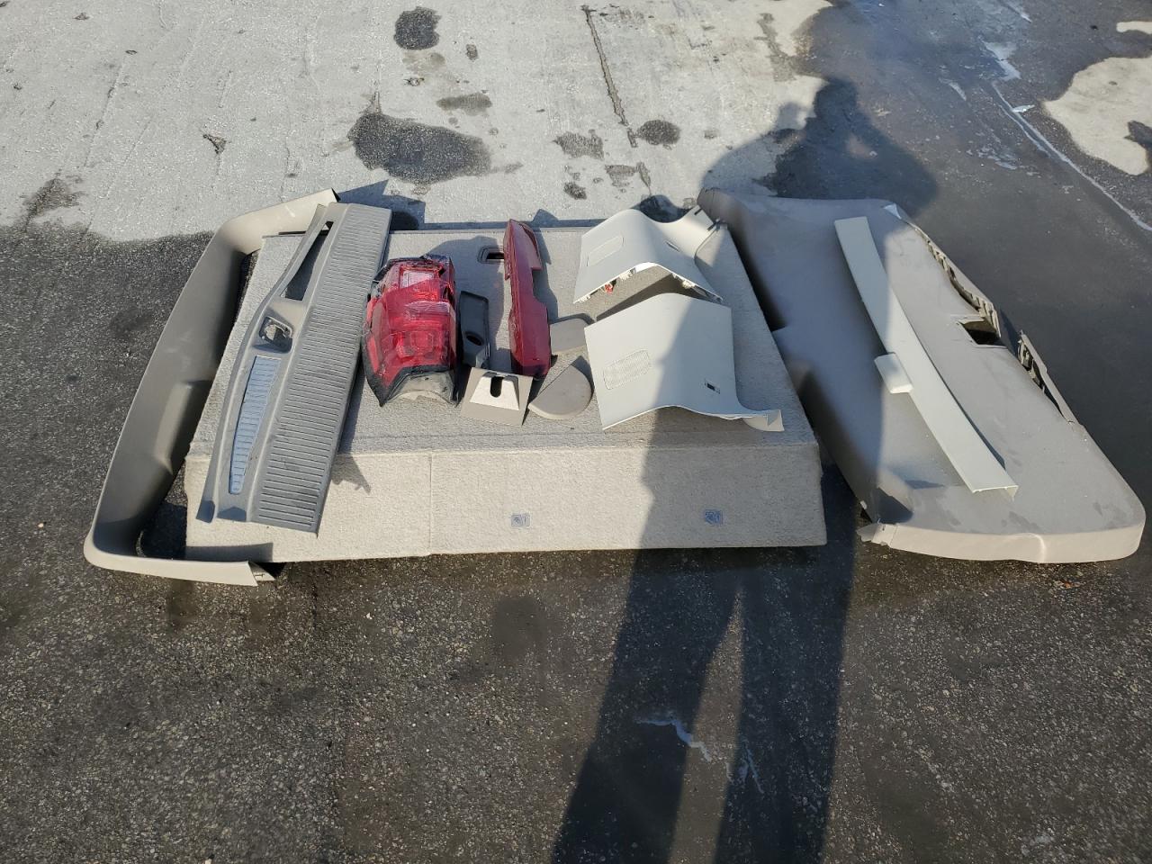 2015 Chevrolet Suburban C1500 Ltz VIN: 1GNSCKKC0FR552631 Lot: 82157695