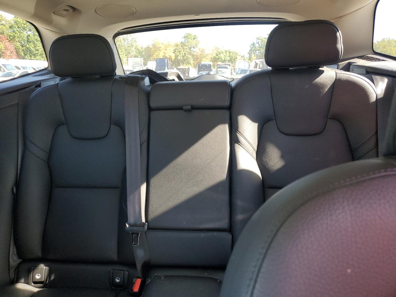 2022 Volvo Xc60 B5 Momentum VIN: YV4L12RK3N1050772 Lot: 86626205