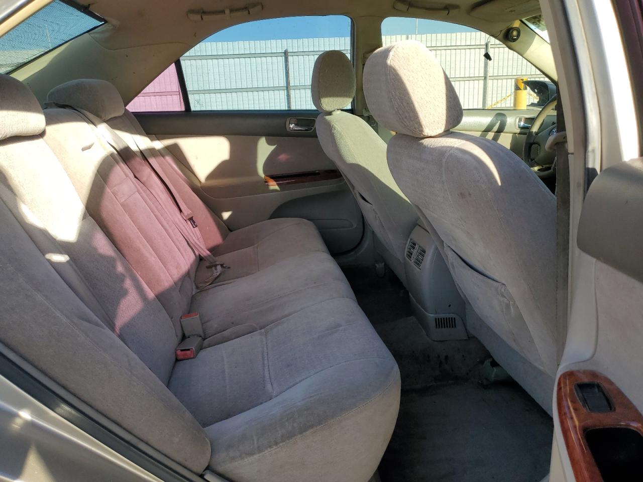 2004 Toyota Camry Le VIN: JTDBE32K140255496 Lot: 83874805