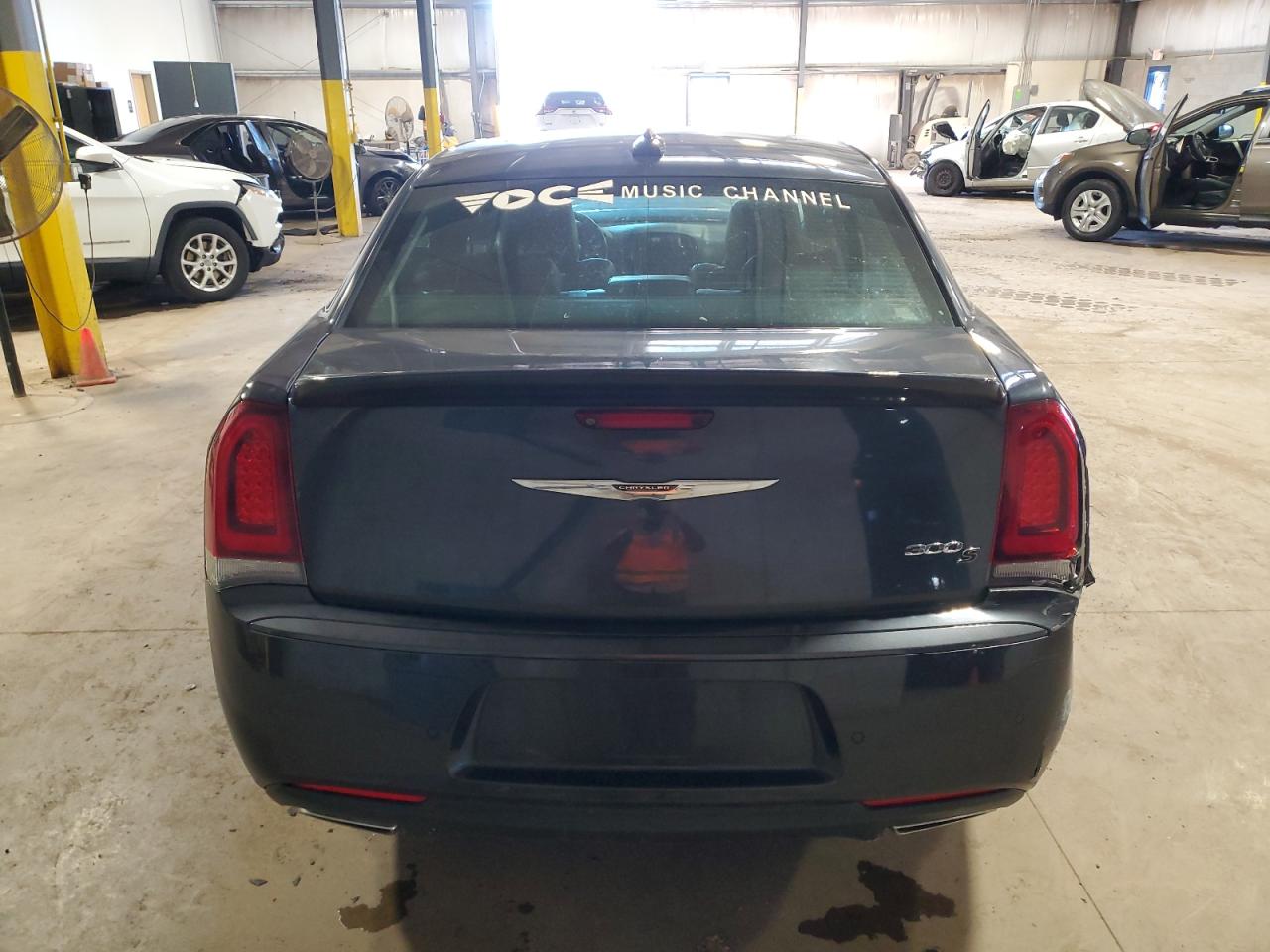 2018 Chrysler 300 S VIN: 2C3CCABG9JH227726 Lot: 84711535