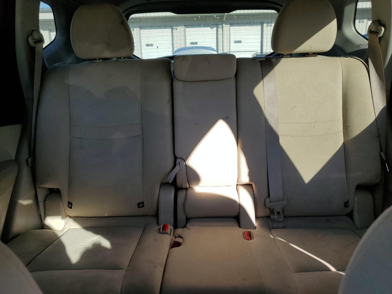 2015 Nissan Rogue S VIN: KNMAT2MV6FP575569 Lot: 81926005