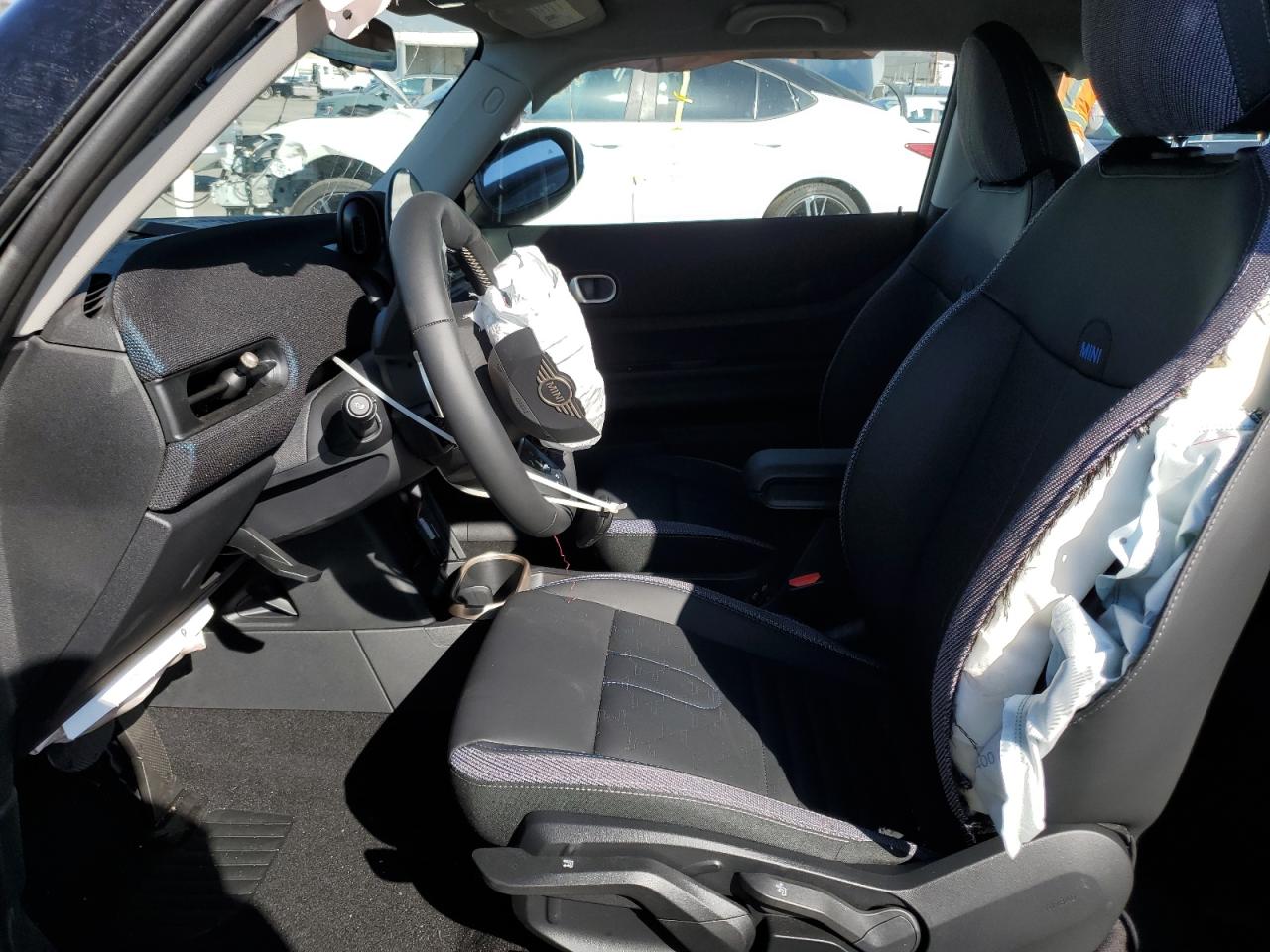 2025 Mini Cooper Base VIN: WMW13GD04S2X06990 Lot: 82754455