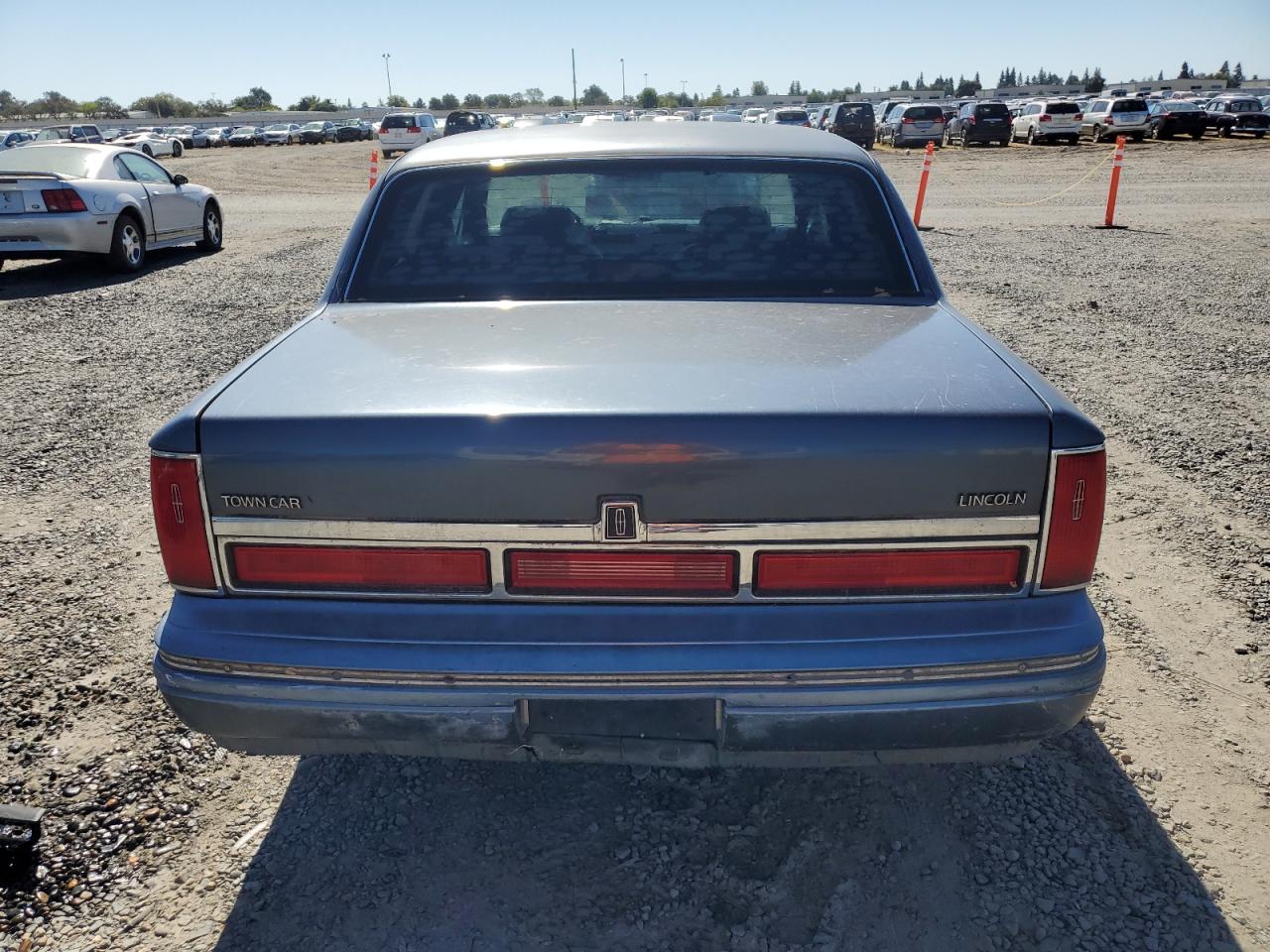 1996 Lincoln Town Car Executive VIN: 1LNLM81W9TY728954 Lot: 85326925