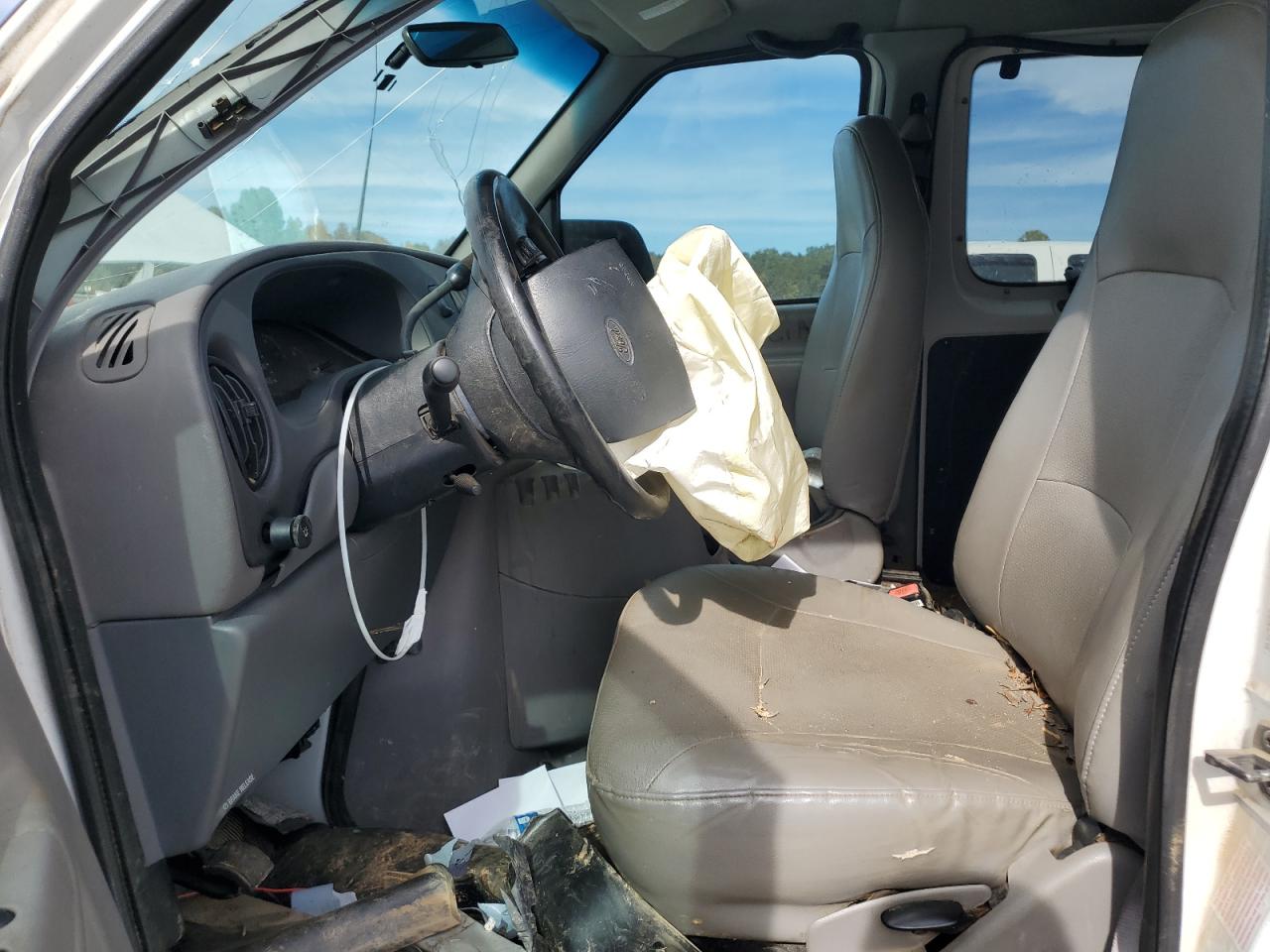 2000 Ford Econoline E350 Super Duty Wagon VIN: 1FBSS31L6YHC06728 Lot: 82737705