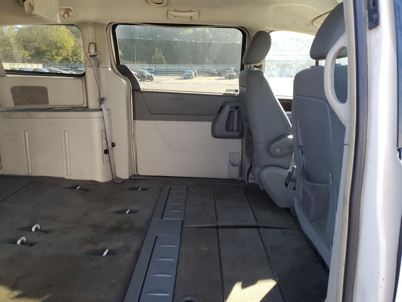 2010 Chrysler Town & Country Touring VIN: 2A4RR5D13AR185868 Lot: 82273185