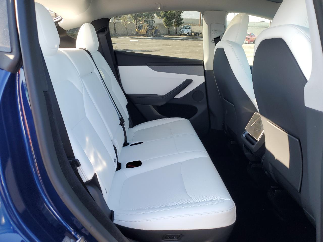 2026 Tesla Model Y VIN: 7SAYGDED5TF424140 Lot: 84655355