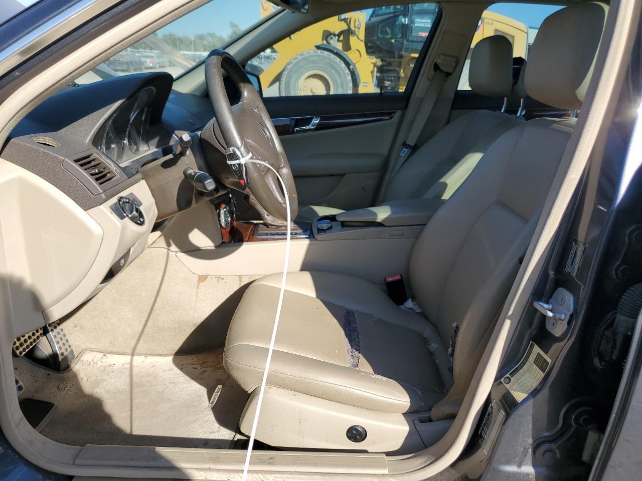 2010 Mercedes-Benz C 300 VIN: WDDGF5EB1AR129811 Lot: 82397935