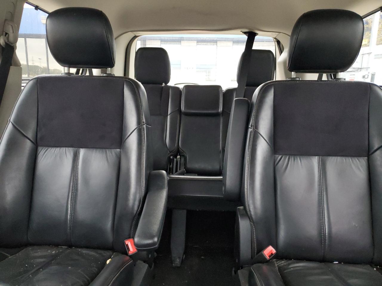 2011 Chrysler Town & Country Limited VIN: 2A4RR6DG5BR705273 Lot: 82652875