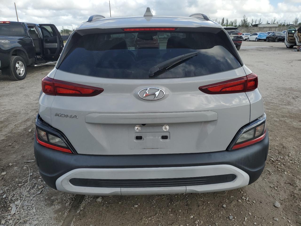 2022 Hyundai Kona Sel VIN: KM8K62AB5NU870437 Lot: 82318105