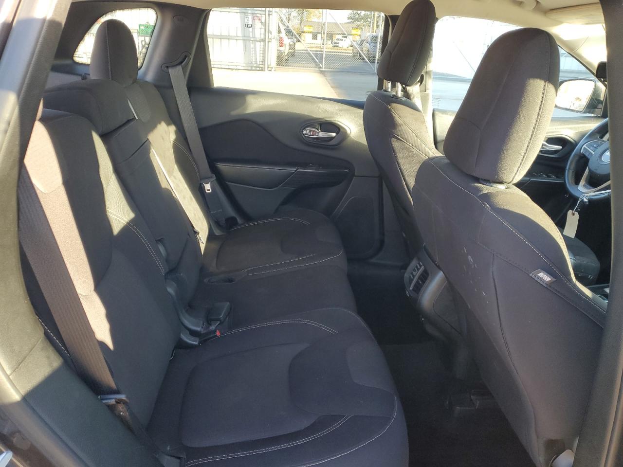 2016 Jeep Cherokee Latitude VIN: 1C4PJMCS6GW140321 Lot: 82723675