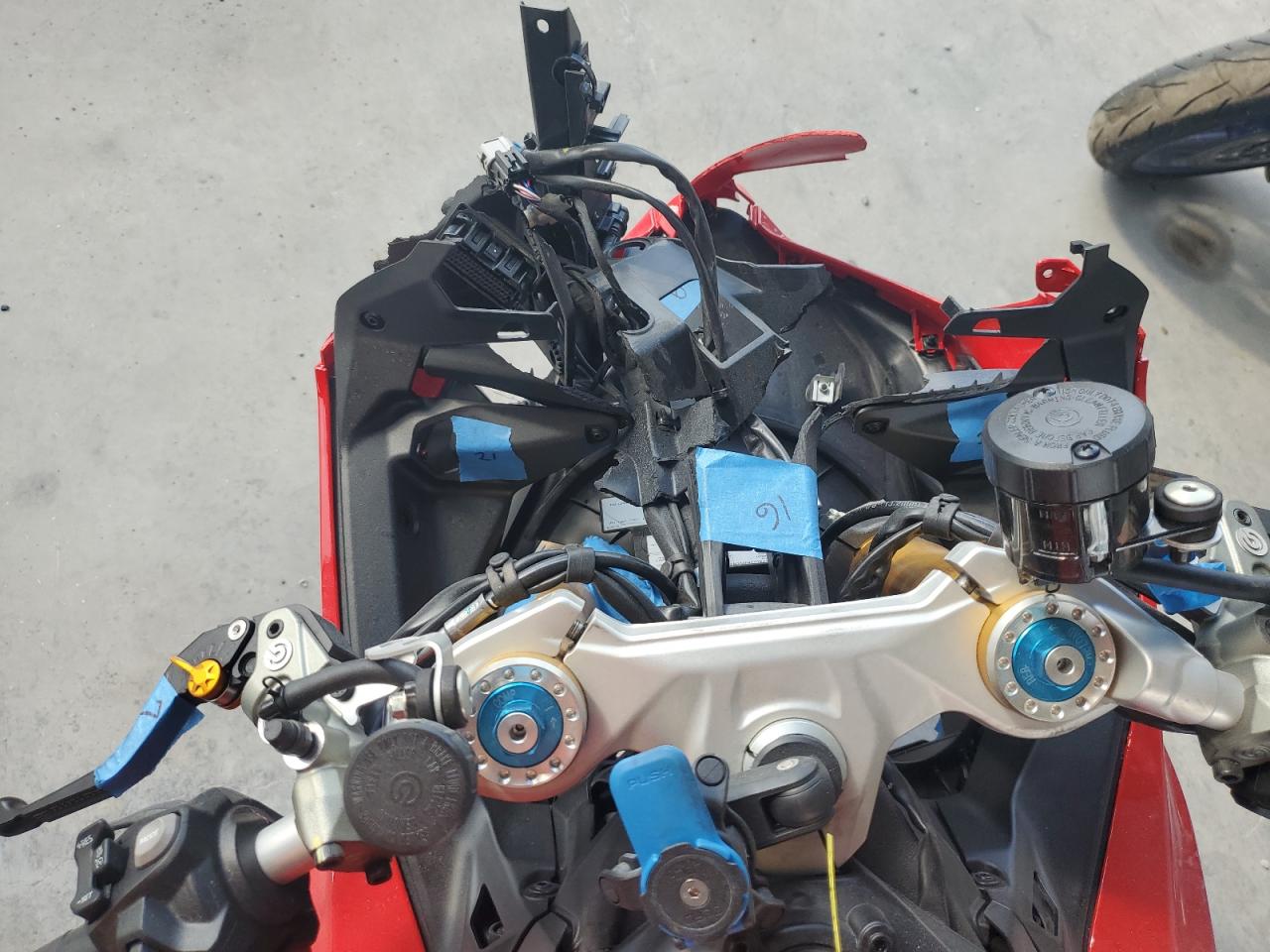 2025 Ducati Panigale V2 VIN: ZDMHAU8T0SB001635 Lot: 85482725