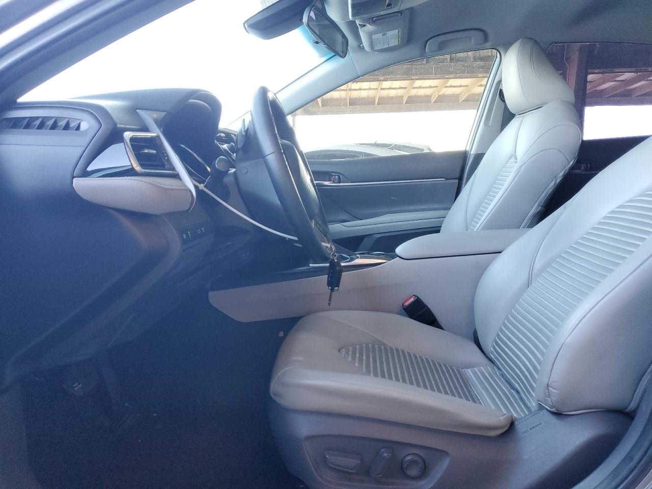 2018 Toyota Camry L VIN: 4T1B11HK2JU025831 Lot: 82315465