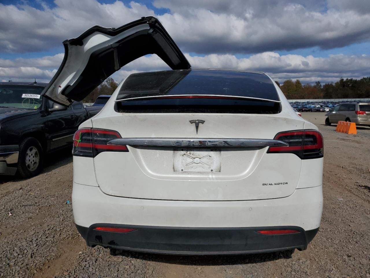 2020 Tesla Model X VIN: 5YJXCAE28LF235645 Lot: 90218325