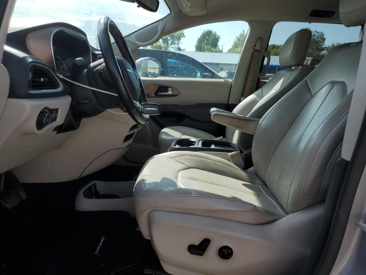 2018 Chrysler Pacifica Touring L VIN: 2C4RC1BG3JR211733 Lot: 84979065