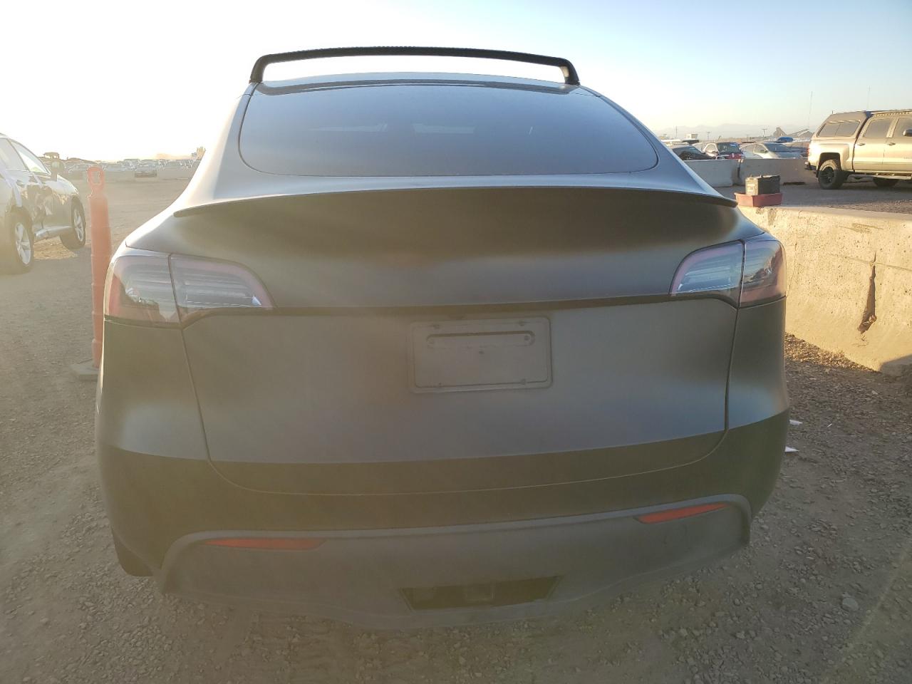 2024 Tesla Model Y VIN: 7SAYGDEF2RA300690 Lot: 91092415