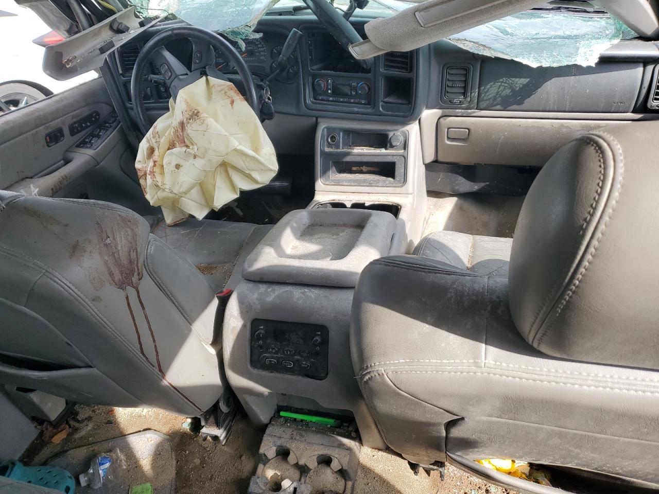 2004 Chevrolet Tahoe K1500 VIN: 1GNEK13T24R205100 Lot: 82677285